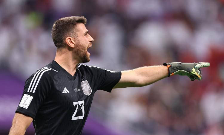 西甲焦点:巴萨出手13亿锁定巴斯托尼与小蜘蛛,西班牙门将群表现抢眼