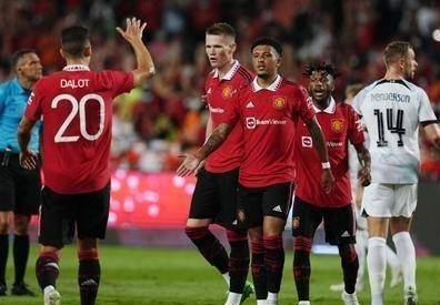 红魔帅位终定!临时主帅10战封神+更衣室集体逼宫,名宿点赞+管理层松口,卡里克锁定正式帅位